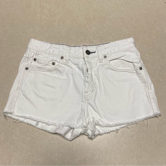 Free People Shorts Women’s Size 28 White Raw hem button fly Cut off Shorts - Picture 1 of 14